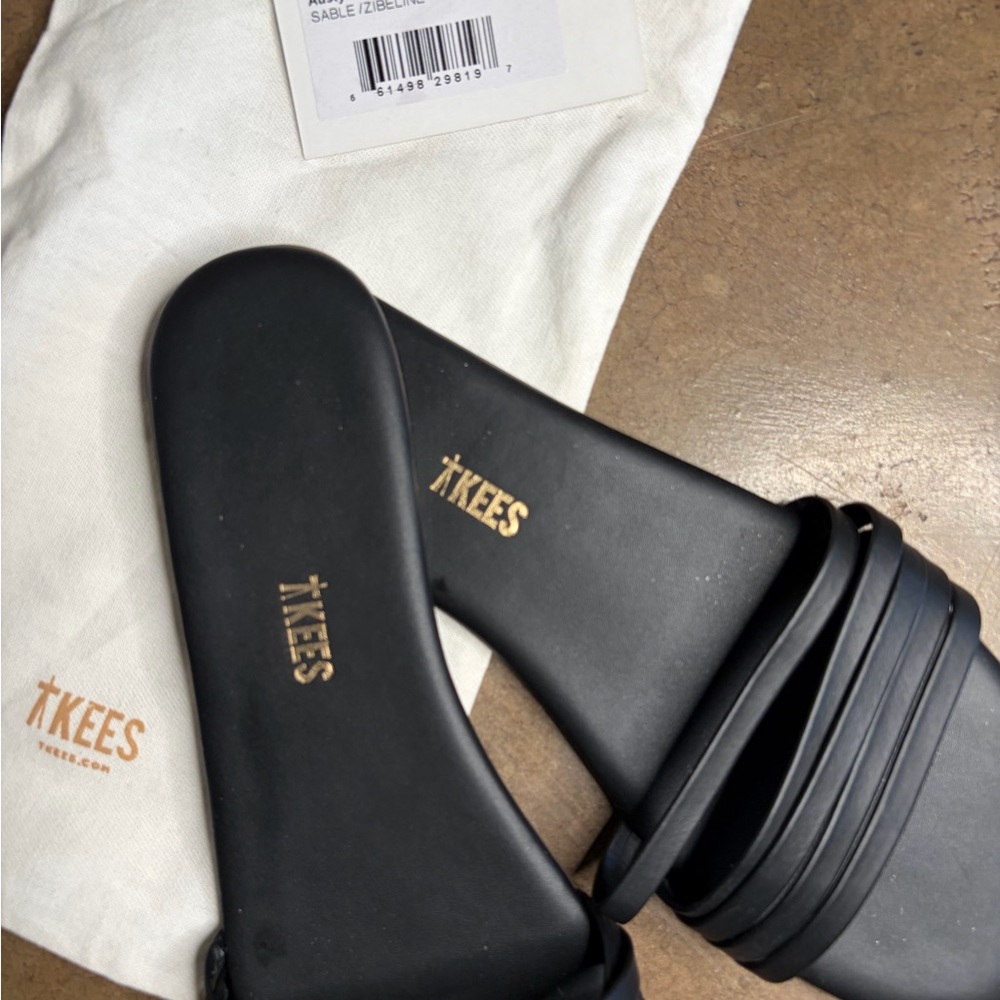 NWT TKEES Black Slide Sandals (size 9) - Picture 3 of 4